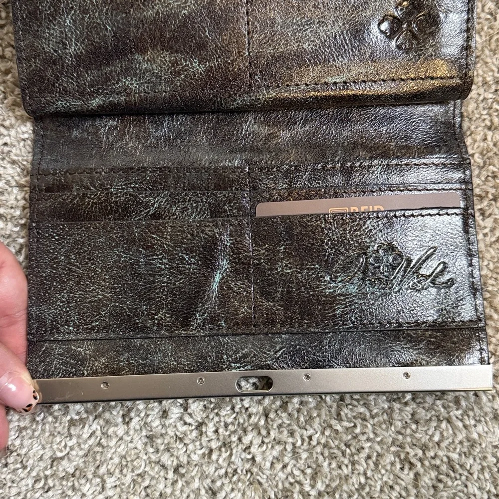 Brand new Patricia Nash Wallet - Picture 4 of 6